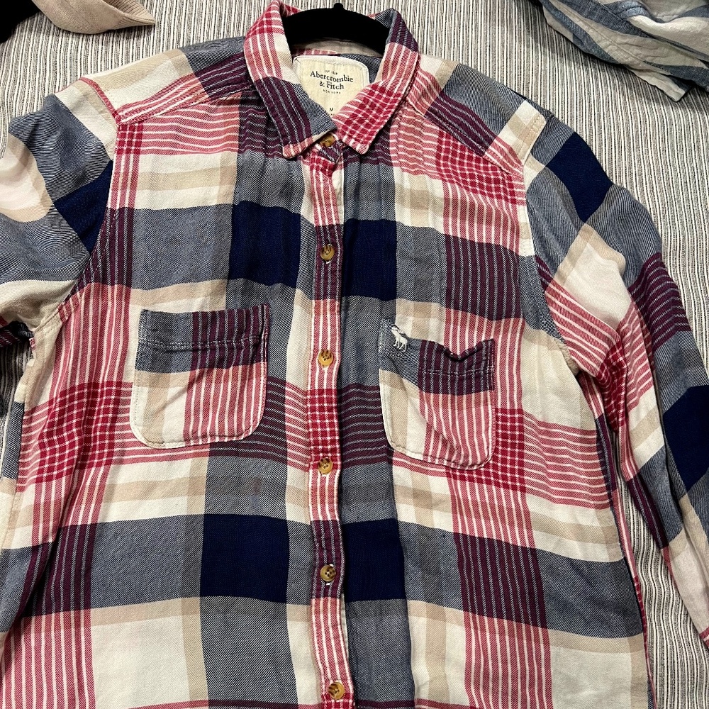 Abercrombie & Fitch Relaxed Fit Navy, Pink and Cream Plaid Button Down - Size M